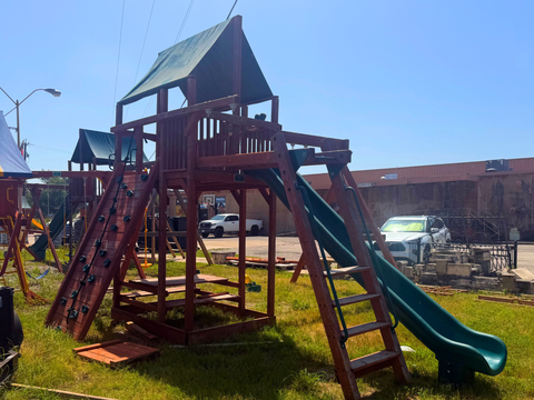Extreme Fort w/ Monkey Bars #100-07 | FREE Installation